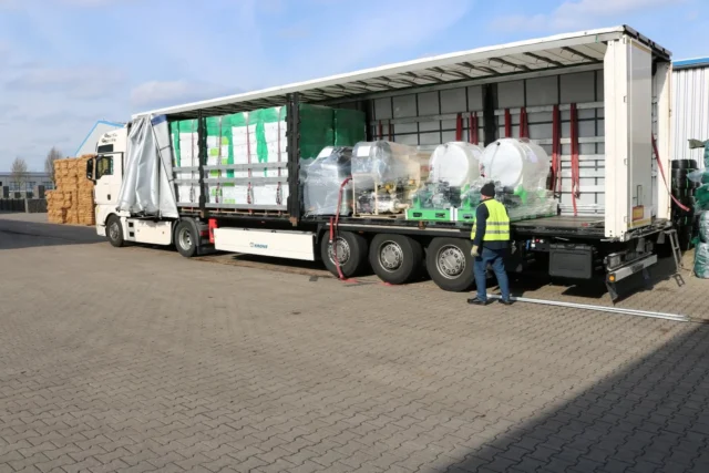 🌱 Der Frühling kann kommen! 🌱

Unsere neuen Geräte für die Nassansaat sind da - und wir bereit für die Saison!

Mit dem #speedygreener, unserem #hydromulcher und hochwertigem Mulch von unserem Partner @euro_tec.hydromulching starten wir jetzt richtig durch.

❗️Das Beste: Die Geräte stehen unseren Kunden ab sofort zur Miete oder zum Kauf zur Verfügung. 

Ob schnelle Begrünung, Erosionsschutz oder nachhaltige Flächenentwicklung - wir bieten Ihnen die passende Technik für Ihre Projekte.

🌿 Lasst uns gemeinsam Grün wachsen lassen! 🌿

#landschaftsbau #nassansaat #hydroseeding