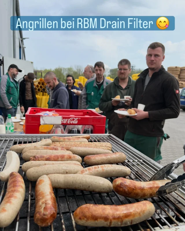 Heute haben wir gleich das gute Wetter genutzt und die erste Bratwurst des Jahres auf den Grill gehauen. Haut rein, Jungs 🤩👌

#angrillen #twistringen #bratwurst #sommerküche