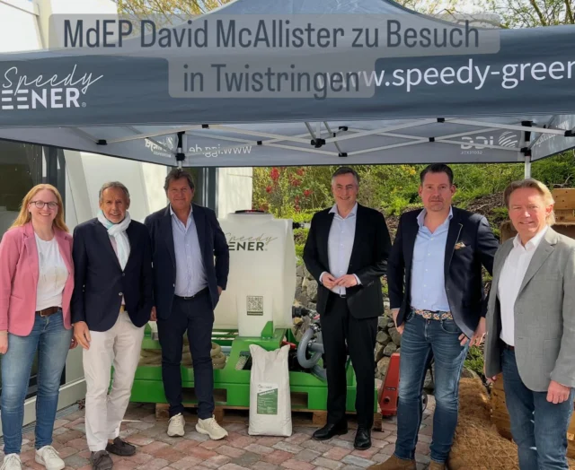 🌍 Besuch aus Europa in Twistringen!
MdEP David McAllister war bei der ROESSgroup zu Gast – im Fokus: nachhaltiger Erosionsschutz und die Zukunft der europäischen Wasserpolitik. 💧
Gemeinsam haben wir darüber gesprochen, wie präventive Maßnahmen unsere Gewässer besser schützen können – ökologisch sinnvoll und wirtschaftlich effizient.
Ein nächster Schritt ist bereits geplant: Der Dialog wird auf europäischer Ebene fortgesetzt. 🇪🇺

#davidmcallister #umweltschutz #wasserpolitik #nachhaltigkeit #europa