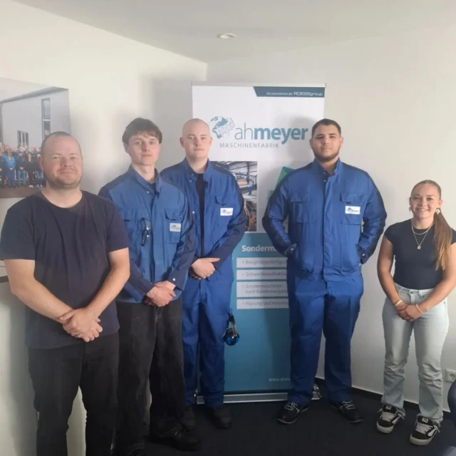 Zu Beginn der Ausbildung dürfen wir nun unsere drei neuen Azubis bei A. H. Meyer sowie unsere neue Langzeitpraktikantin bei iGG vorstellen: 

Mit Felix als Mechatroniker, Kilian-Joe als Industriemechaniker und Sid als Zerspanungsmechaniker dürfen wir drei motivierte Nachwuchskräfte in unserem Team begrüßen. Auch iGG bekommt im Bereich Social Media und Marketing von Lilly als Langzeitpraktikantin Unterstützung. 

Wir freuen uns darauf, euch auf eurem Weg begleiten zu dürfen und wünschen euch einen erfolgreichen Start!

#Ausbildung2026 #AzubiStart #Maschinenbau #KarriereImHandwerk #Twistringen