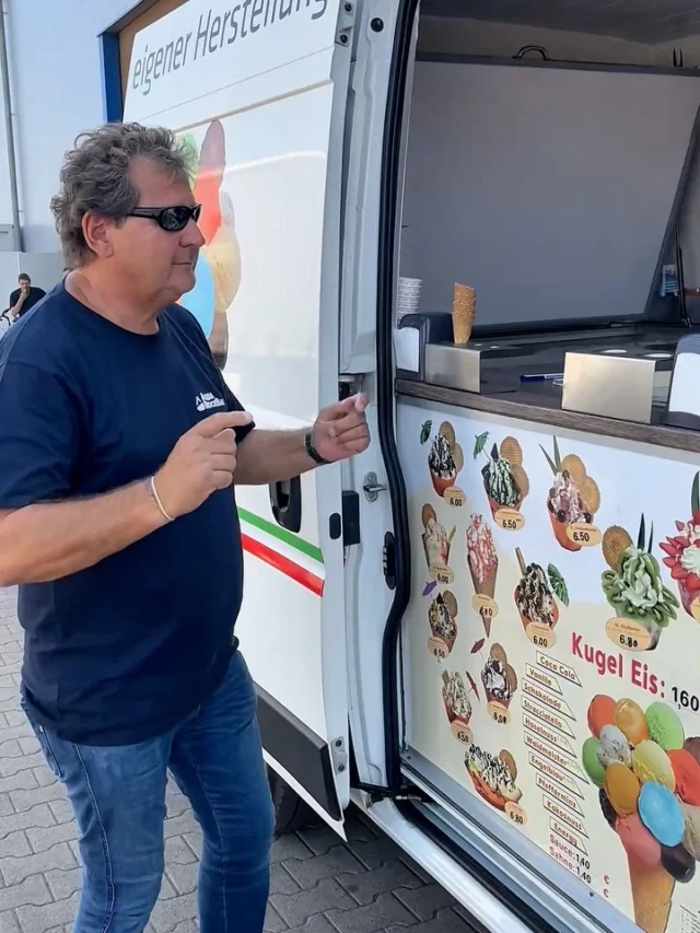 Auch dieses Jahr dürfen sich unsere Mitarbeiterinnen und Mitarbeiter bei so einer Hitze ein original italienische Eis schmecken lassen. ☀️🍦

Möchtest auch du ein Eis bei der Hitze? Dann bewirb dich bei uns ☺️
www.ich-geh-zu-roess.de 
 
#eiswagen #lapiazzasyke #joinourteam #twistringen